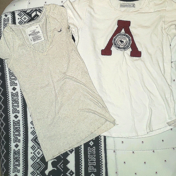 Abercrombie  & Hollister bundle  sz M & sz L <but sm > - Picture 1 of 8